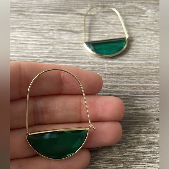 Green hoop earrings A183 - Picture 3 of 3